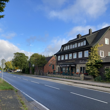 Das Foto zeigt die Bundesstraße B54 